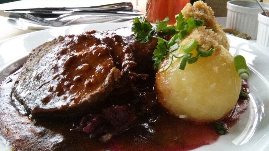 Rhenish roast beef with potato dumplings and red cabbage