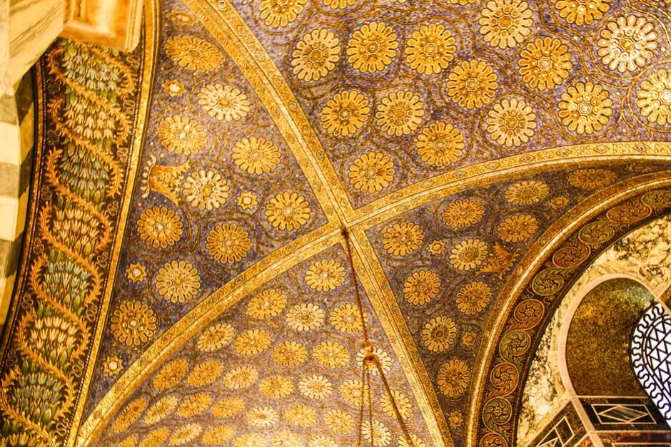 Wunderschön - die Mosaiken - ein Muss bei einem Aachen Sehenswürdigkeiten Rundgang