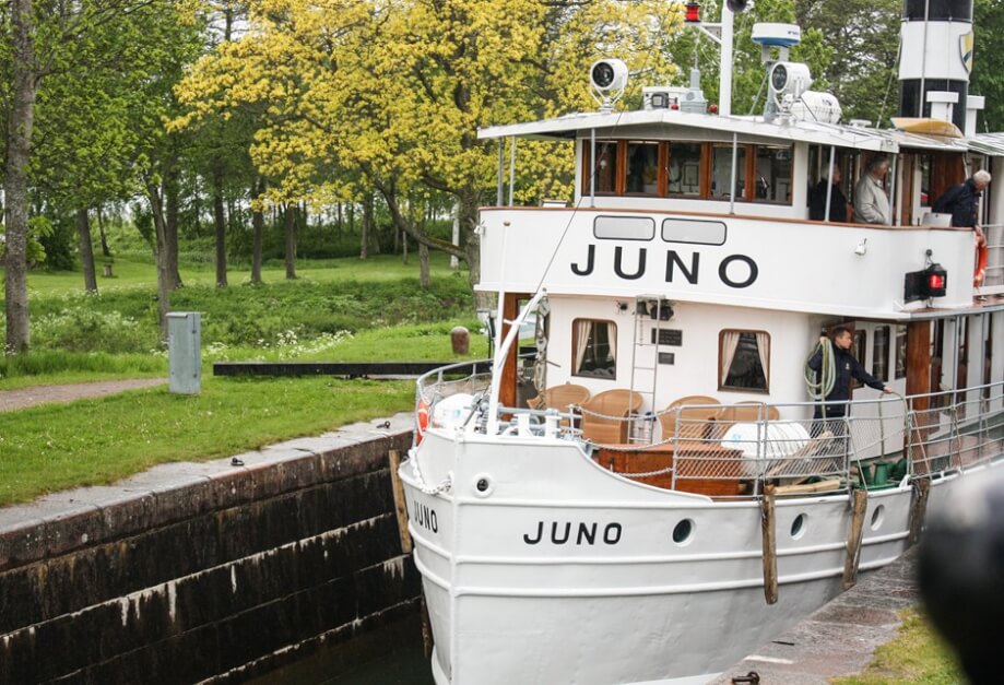 Die Juno in den Schleusen von Sjötorp auf dem Götakanal