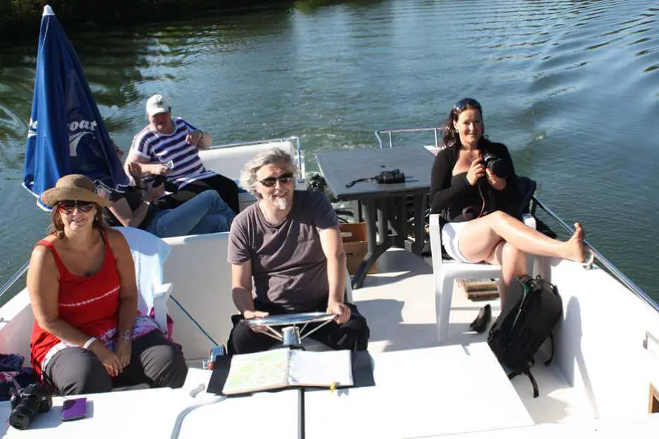 Unsere Crew auf dem Hausboot auf der Saone