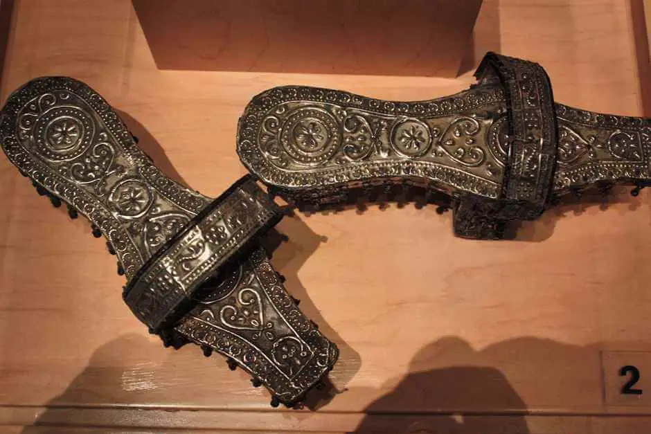 Bata Shoe Museum Toronto - Schuhe von Burgfräulein