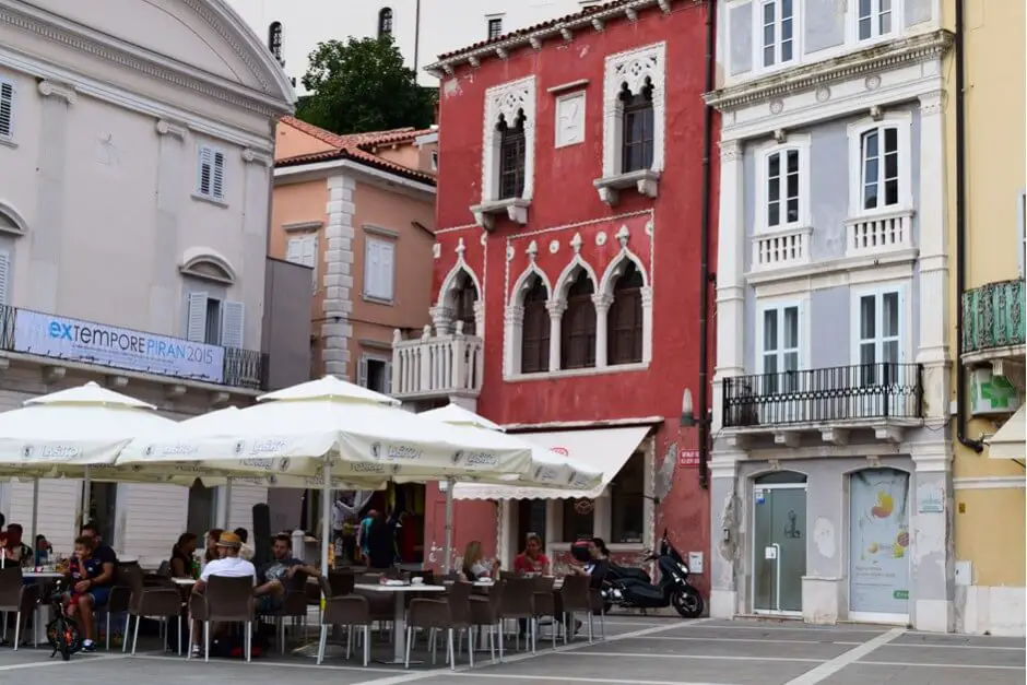 Den Abend in einer Trattoria geniessen am Tartini Platz in Piran, das Fischerdorf an der Adria