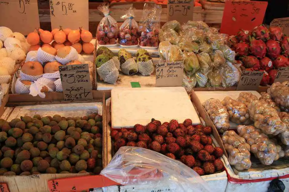 Exotische Früchte an einem Obststand in Chinatown in Toronto