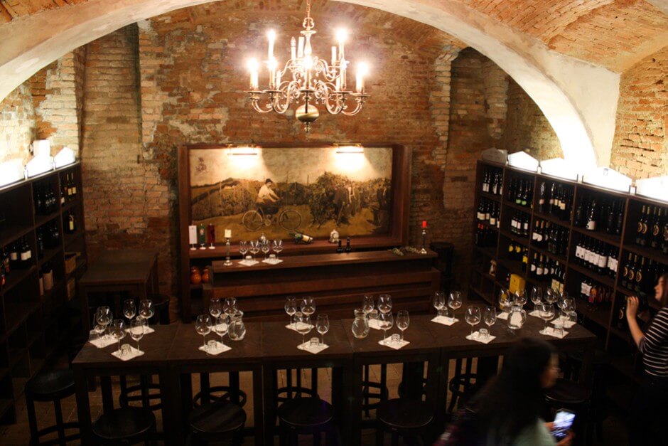 In the cellar vault of the Hotel Mitra a wine tasting is fun
