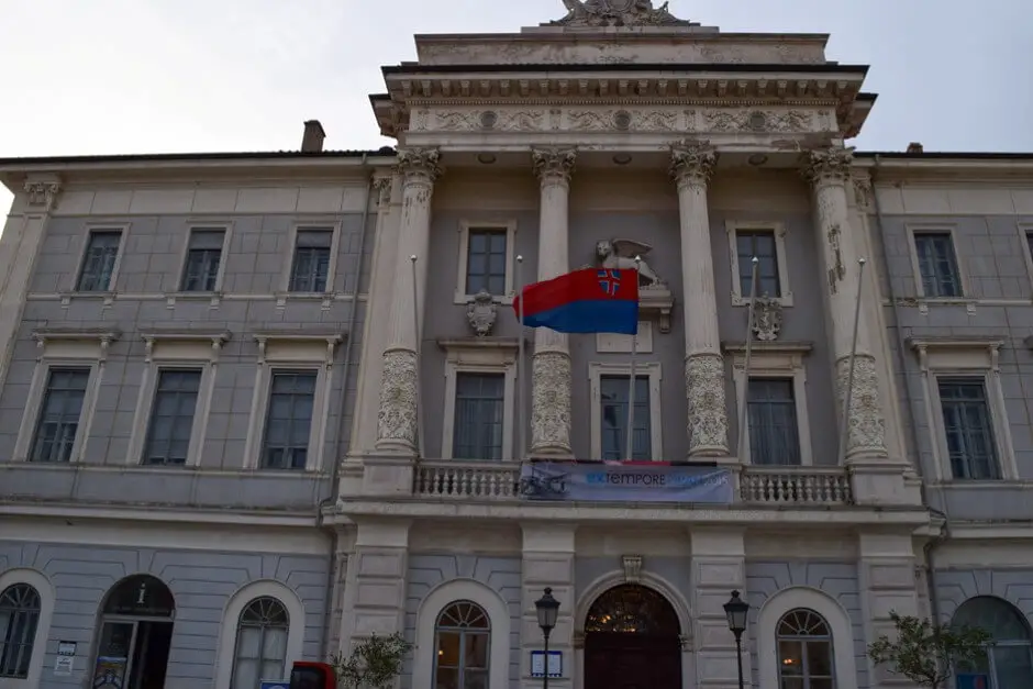 Noch heute wacht der venezianische Löwe über das Rathaus von Piran, das Fischerdorf an der Adria