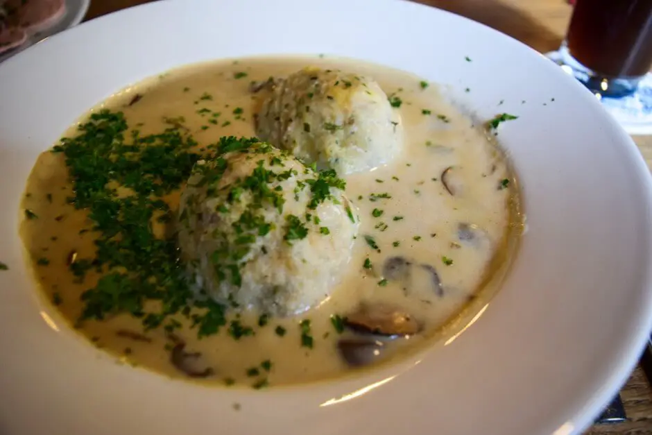 Creamy mushroom with bread dumplings