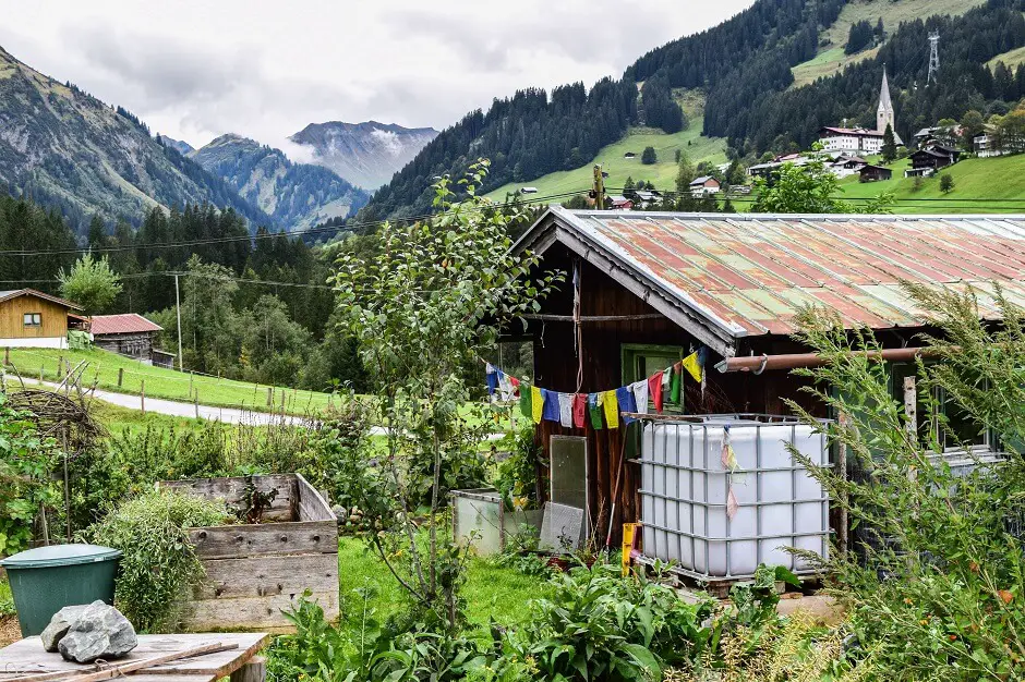 Ein Garten im Kleinwalsertal Vorarlberg Österreich