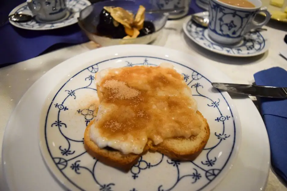 Jam bread with rice porridge