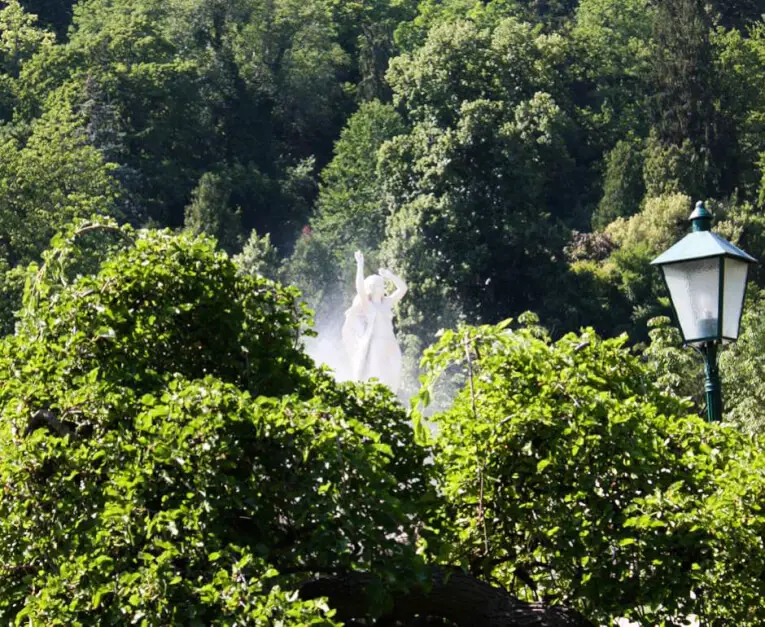 Beste Bilder - Undine im Kurpark von Baden bei Wien