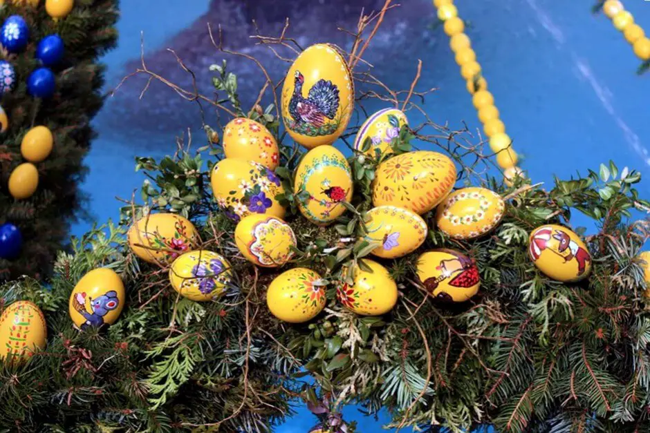 Easter fountain in Franconia - Easter customs all over the world