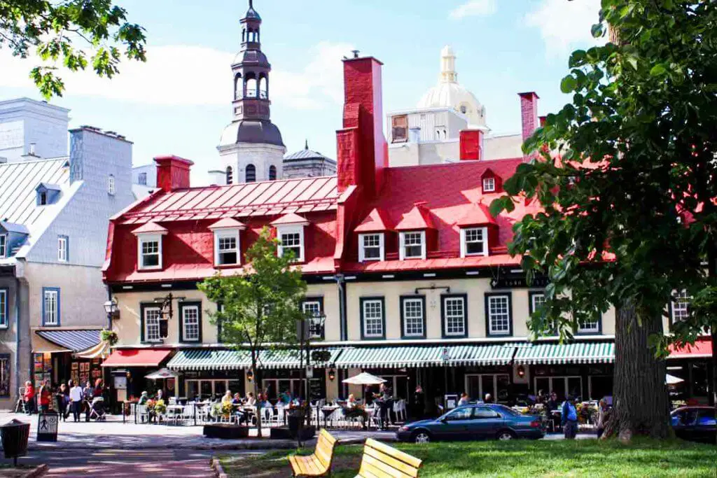 Place d'Armes in Quebec City Ostkanada Rundreise für Genießer