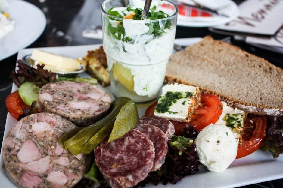 Hessian snacks with green sauce