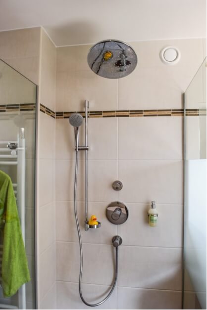 Für eine solche Dusche stehe ich gerne auf