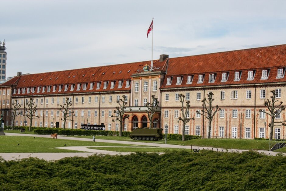 Kaserne der königlichen Leibgarde bewacht dänische Kronjuwelen