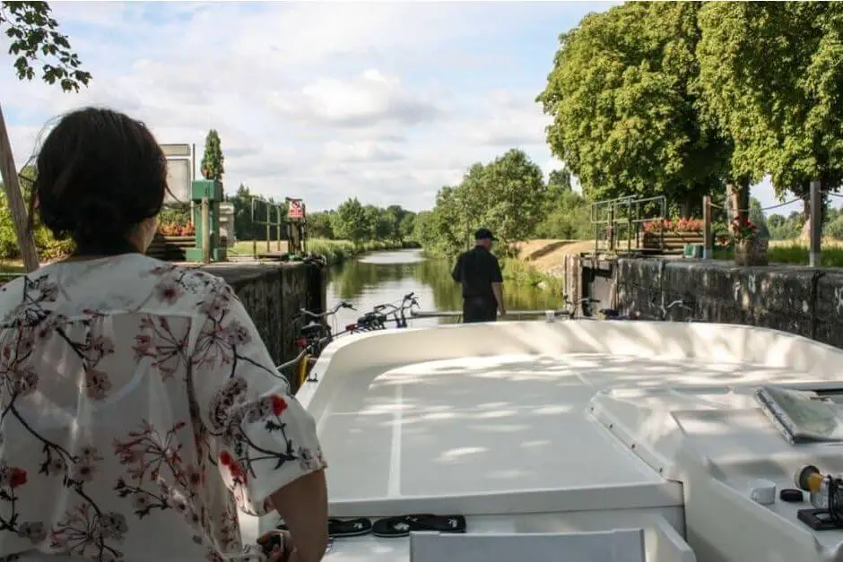 With the houseboat on the Mayenne