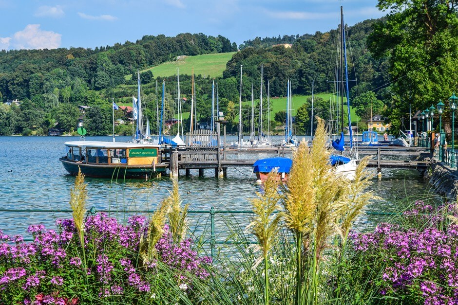 Ausflugsboot am Pier