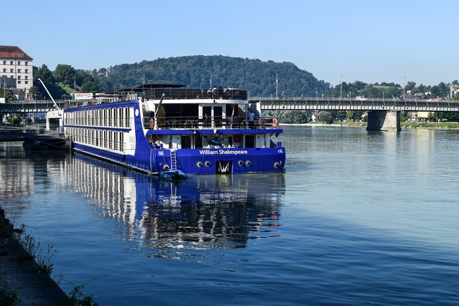 Flusskreuzfahrtschiff in Linz