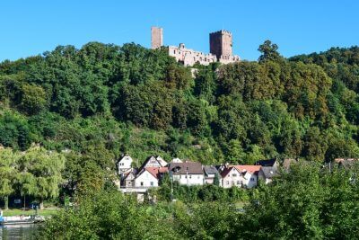 Henneburg in Stadtprozelten - Take a vacation in the wine region of Germany
