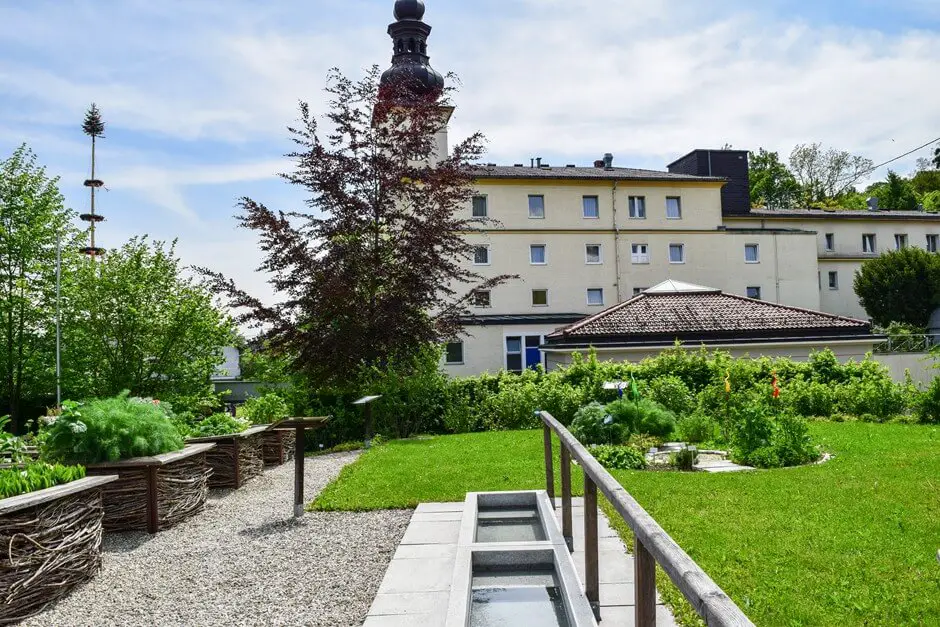 The herb garden in Bad Mühllacken supplies the herbs that detoxify the body