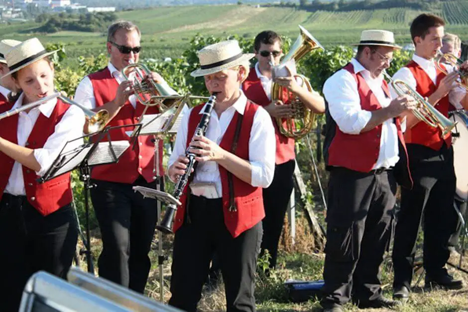 Brass music at the Genussmeile in Gumpoldskirchen