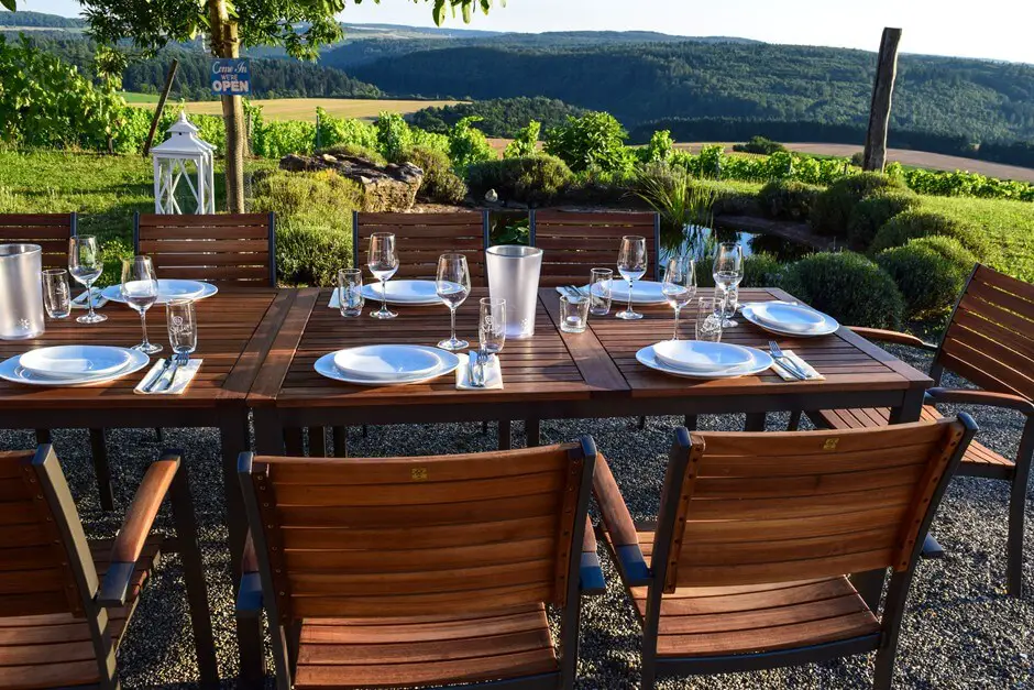 Makes you want to enjoy, such as a dinner in the vineyard