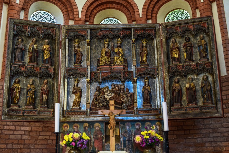 Main altar in St. Mary
