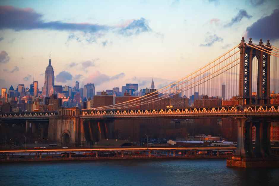 New York Sehenswürdigkeiten - die Skyline mit Brooklyn Bridge