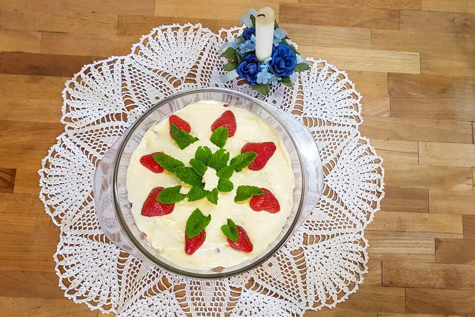 Erdbeer Rhabarber Tiramisu - das ist Genuss pur