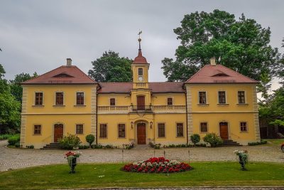 Dienstbotentrakt in the lock Proschwitz