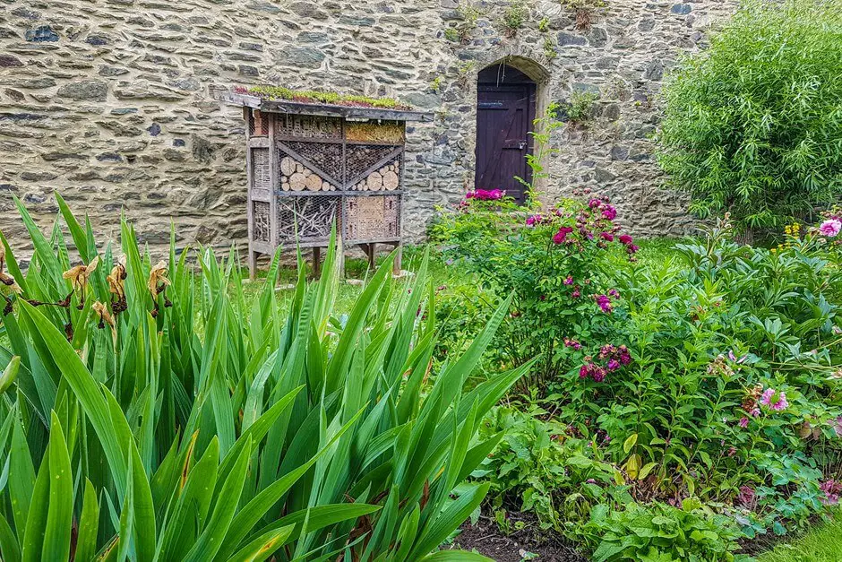 Insektenbau im Klostergarten