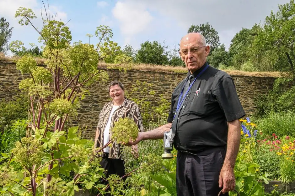 Petar und Monika im Klostergarten Altzella