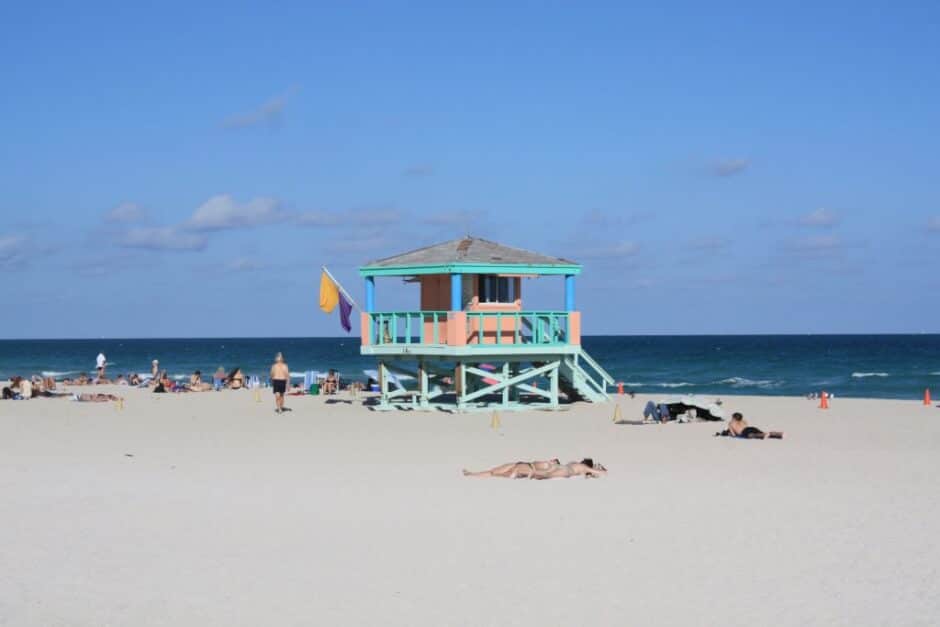 Beach in Miami Beach - emigration point for sun lovers