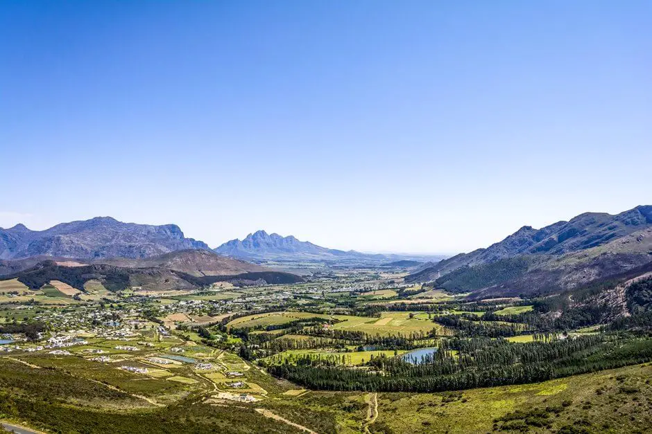 Franschoek Weinregion - Auch hier liegen Weinfarmen in Südafrika