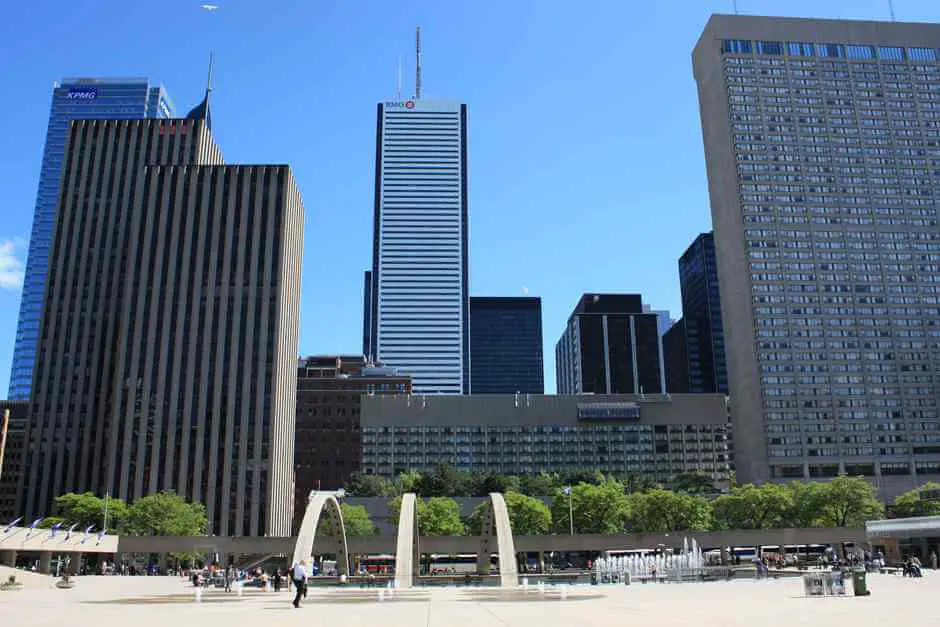 Hotels opposite the City Hall - Toronto Tips to stay