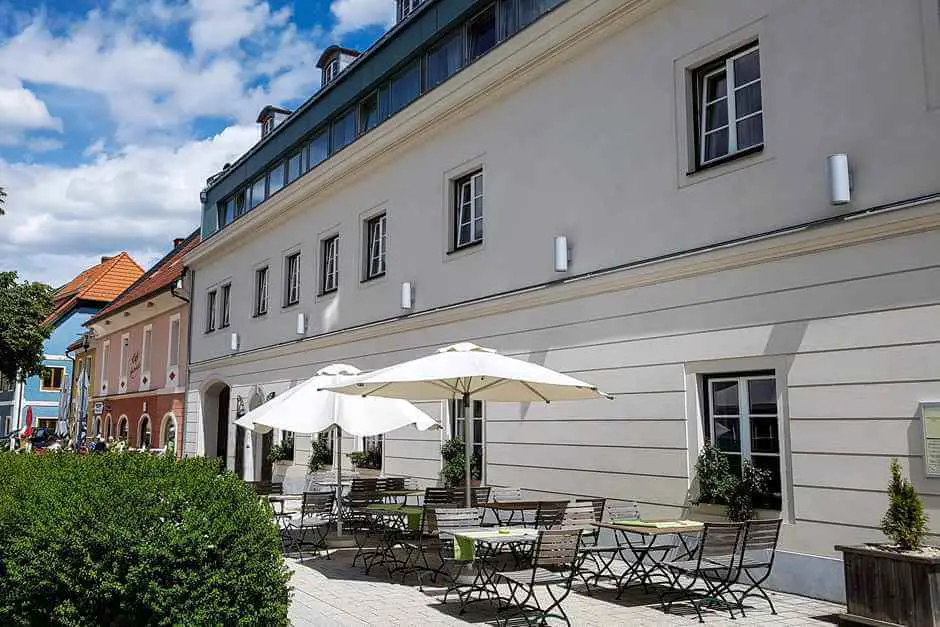 Lambrechterhof Offers for sustainable holidays - street cafe Lambrechterhof