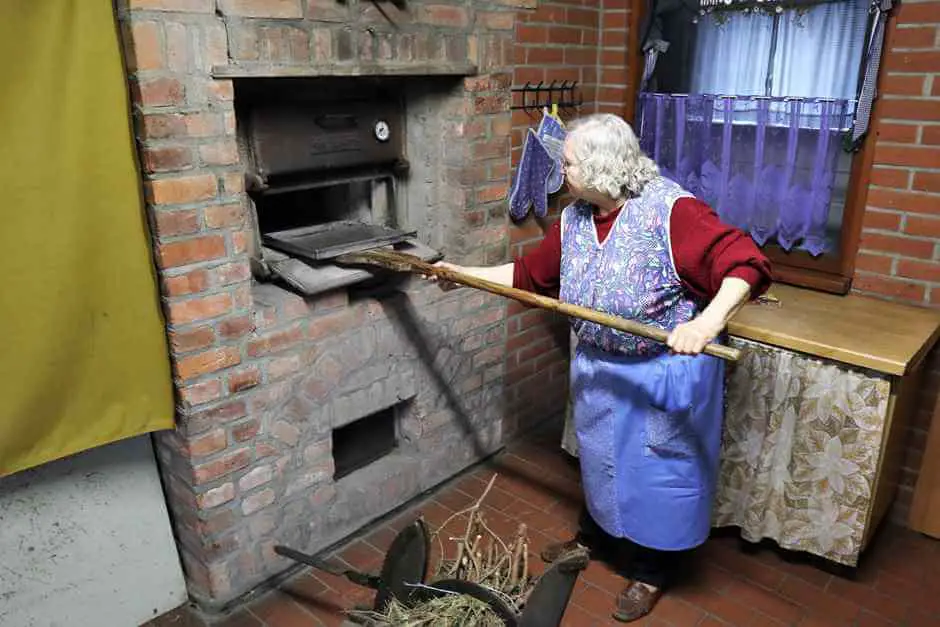 Frau Laeufer im Hofmuseum