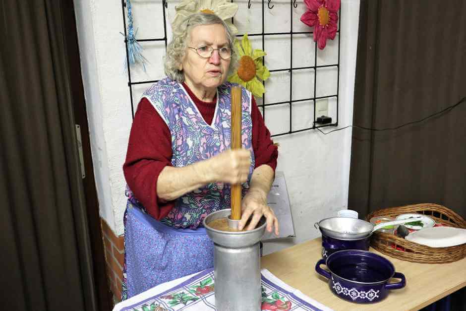 Butter selber machen im Butterfass