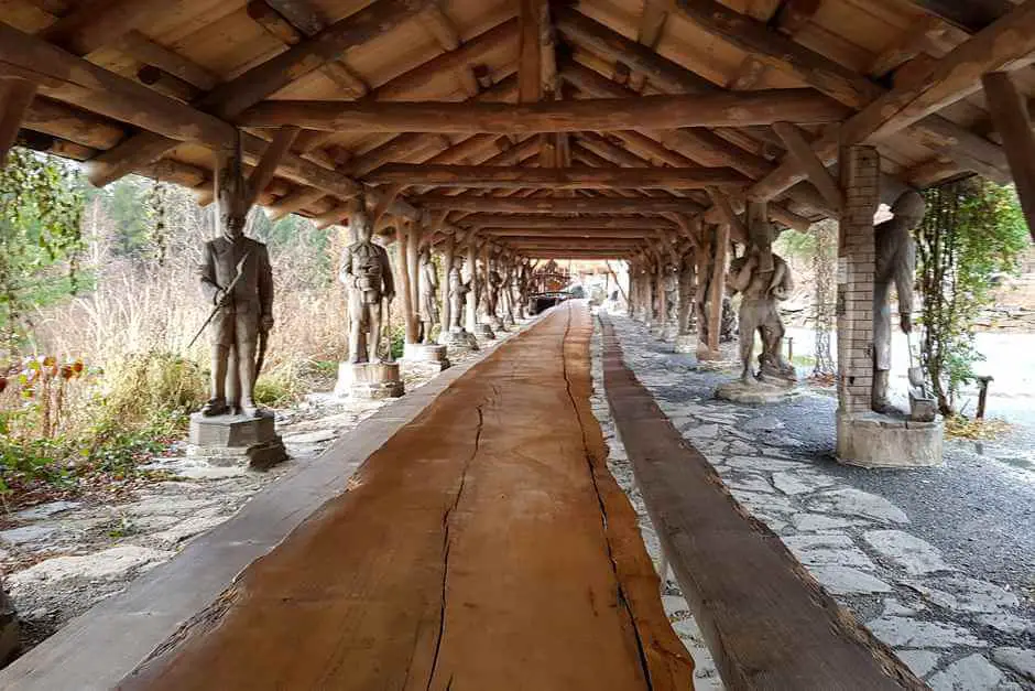 The longest table in the world - Erzgebirge folk art