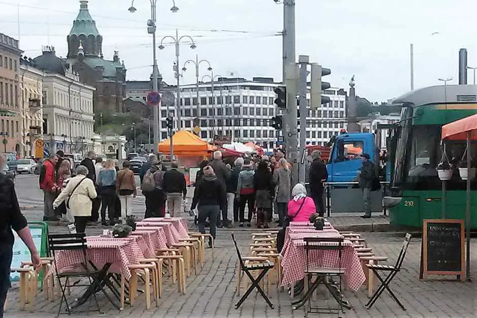 Eating in the sidewalk cafe at the harbor