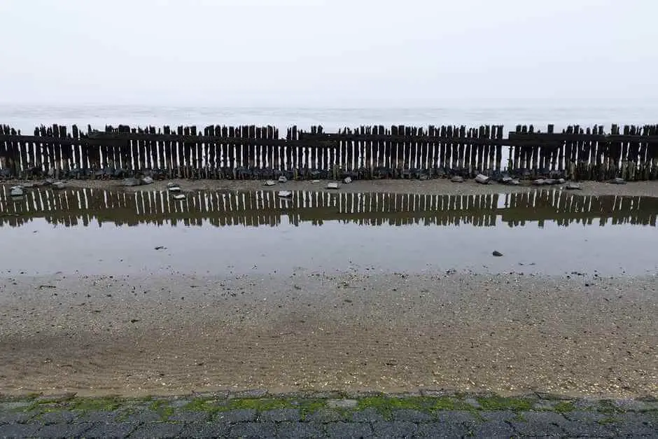 The fog is coming fast in the watt. This is also Holland holidays by the sea and Dutch North Sea coast