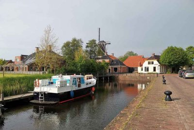 Canal, houseboats and windmill