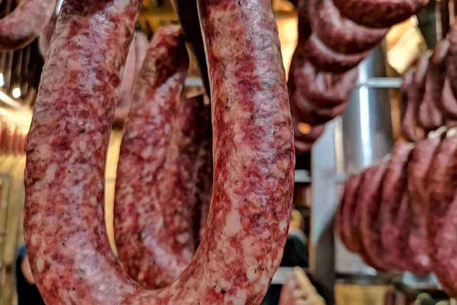 Ahle Wurst reift von mehreren Wochen bis zu Monaten hessische Spezialitäten für Urlaub in Hessen