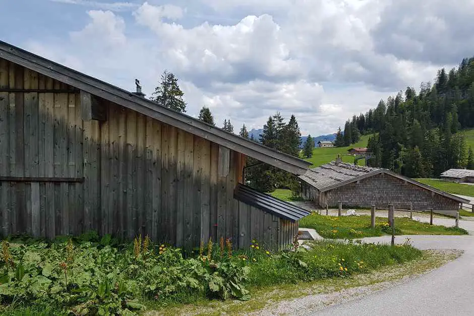 Loferer Alm huts with wooden roofs