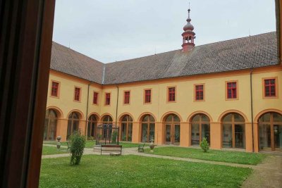 Moderner Klostergarten - Tschechien Urlaub im Kloster