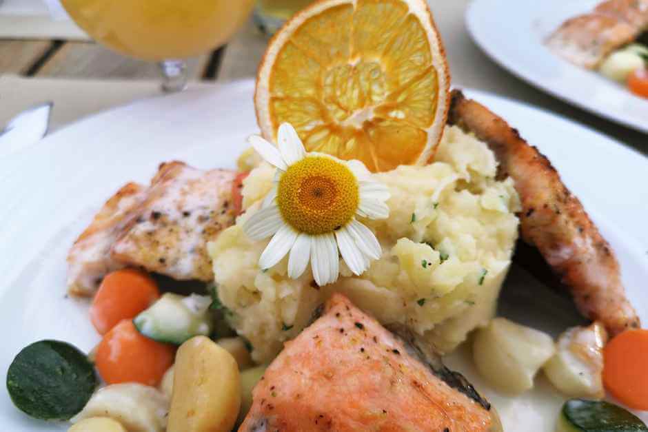 Seesaibling aus Nordhessen mit Kartoffelstampf - hessische Spezialitäten und Essen in Hessen