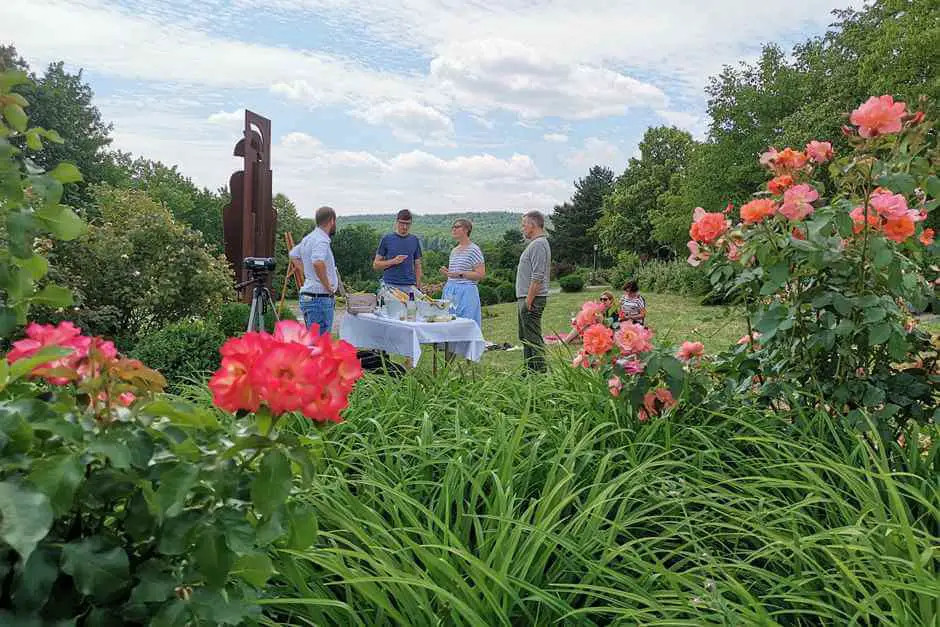 Unser Picknick mit der Maerchen Schlemmer Kiste im Rosengarten - Essen in Hessen