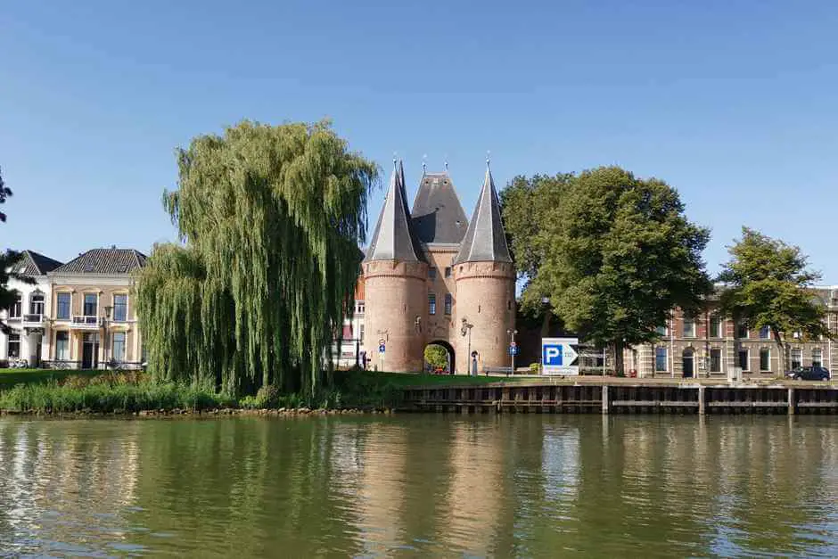 Schöne Städte in Holland - Koornmarkts Tor in Kampen