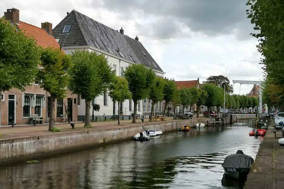 An der Prinsengracht in Hasselt Niederlande Sehenswürdigkeiten am Hafen