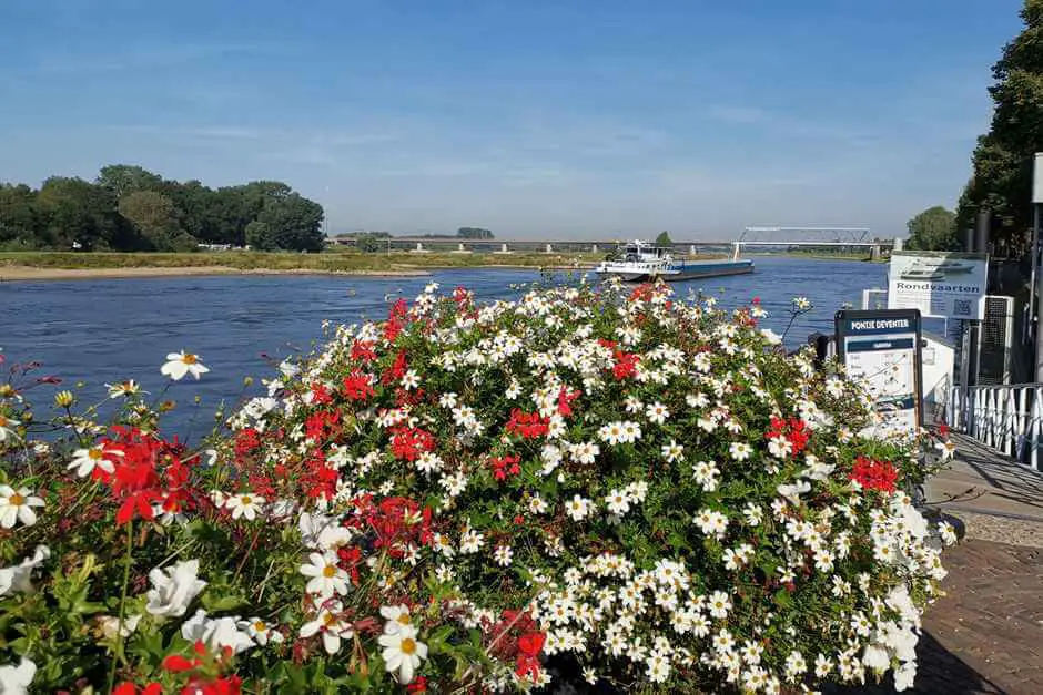 On the banks of the IJssel - Holland's beautiful cities - Hanseatic cities in Holland