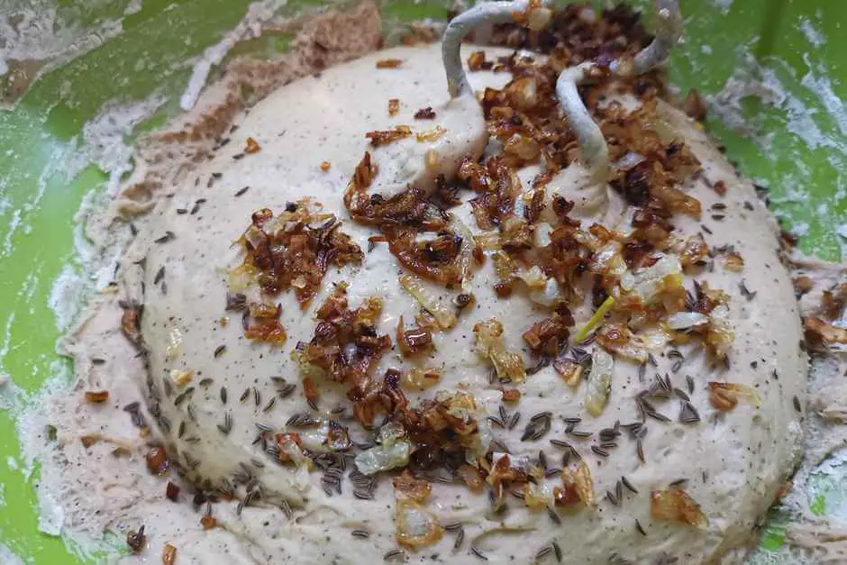 Farmhouse bread with caraway seeds and roasted onions - bake bread with homemade yeast